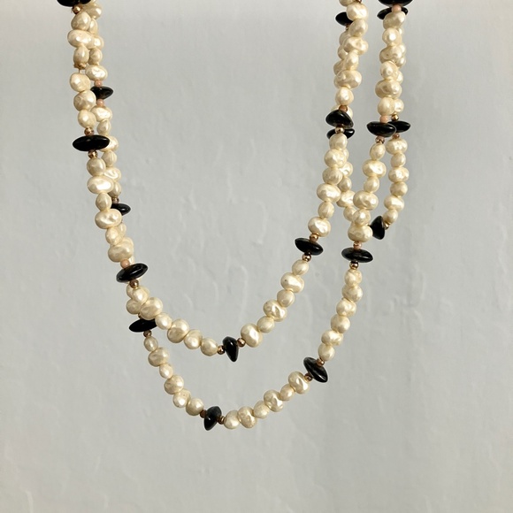 Vintage long ivory faux pearl, black and gold tone beads baroque opera necklace - Picture 8 of 8